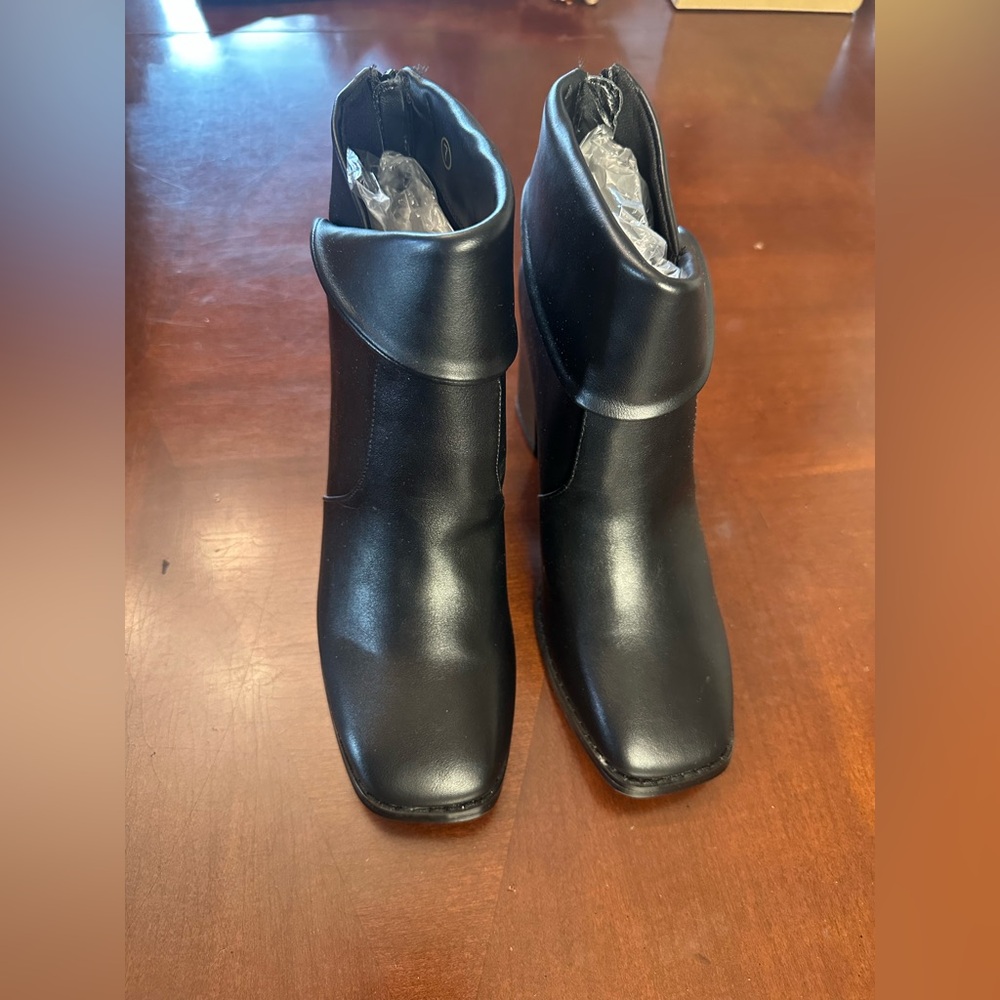 Contigo Black Ankle Boots